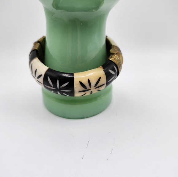 Chunky wood cream & brown bracelet with pin clasp.  India influence. Brass - Picture 4 of 5